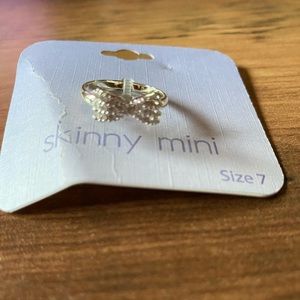 Skinny mini bow ring